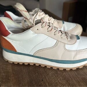 Universal Threads Trendy Tennis Shoes